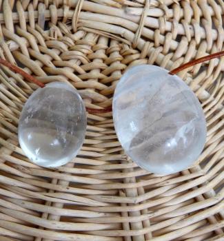 Preview: Bergkristall Edelstein-Eier,  GEBOHRT, ca. 3 cm, Made in Germany